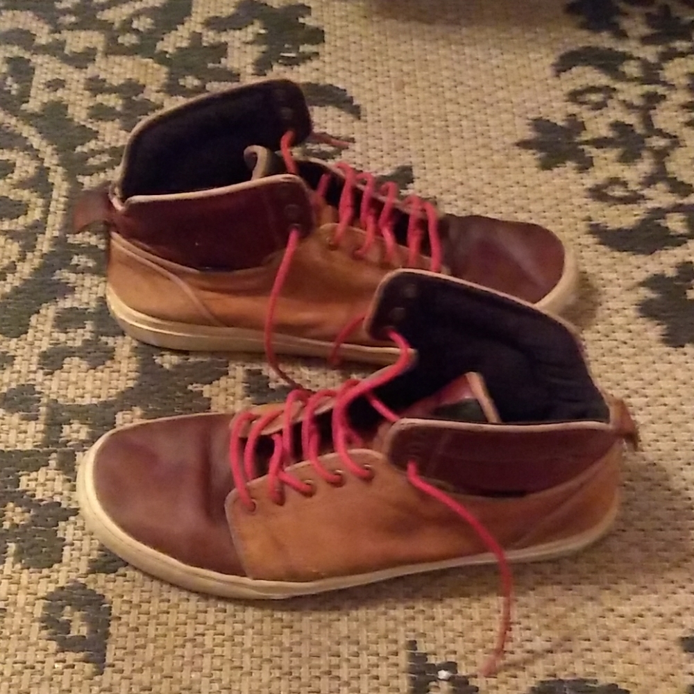 Shoes - Picture 3 of 7